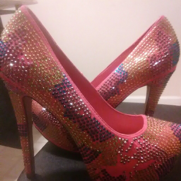 Women's Breckelle's Pump Heels - Picture 3 of 5